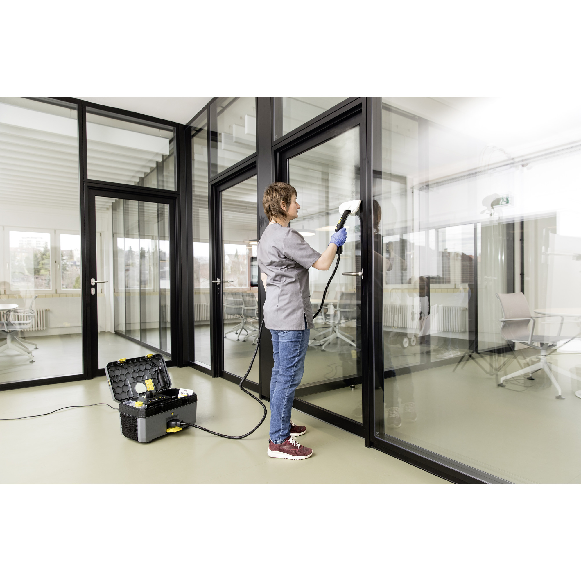 SG_4_2_classic_door-handle_app_01_CI20_Web-Portal-Image-2000x2000px